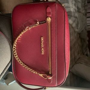 MICHAEL KORS LARGE EW ZIP CHAIN
CROSSBODY BAG PINK/GOLD